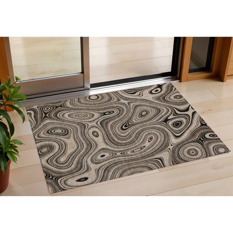 HomeRoots Geometric Transitional Rectangle Outdoor Rug - 3' x 5'