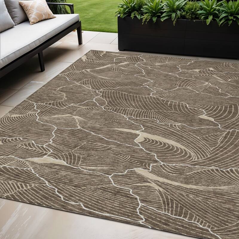 HomeRoots Abstract Transitional Rectangle Outdoor Rug - 5' X 8'