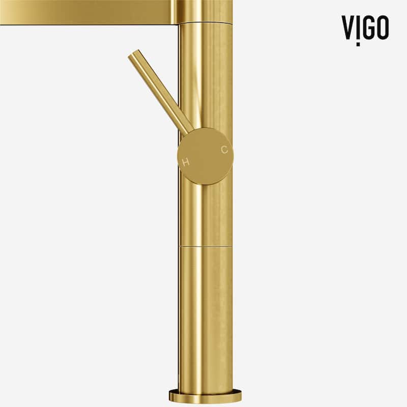 VIGO Edison Pro 20" H Single Handle Pull-Down Sprayer Kitchen Faucet