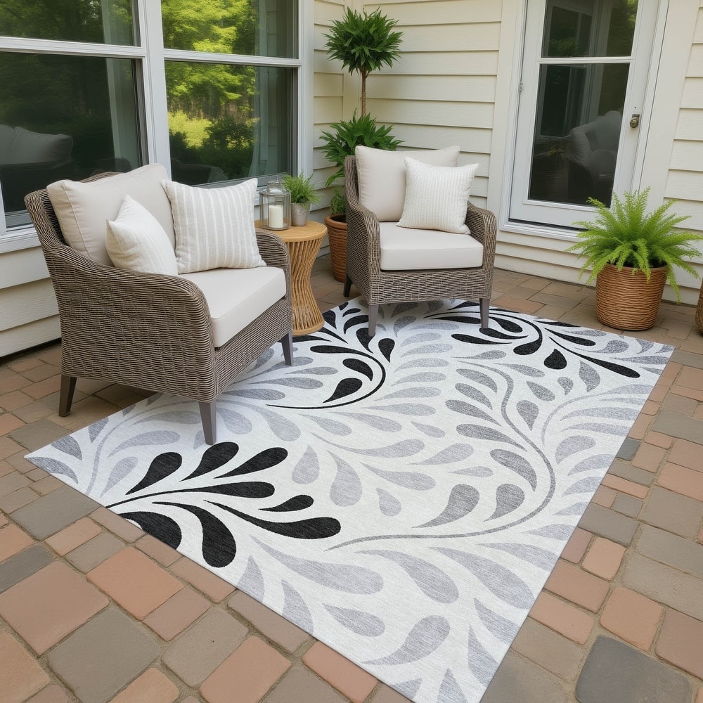 Machine Washable Indoor/ Outdoor Floral Arabesque Chantille Rug