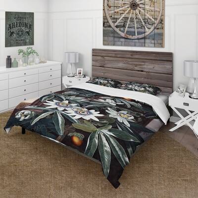 Designart 'Vintage Flowers I' Traditional Duvet Cover Set