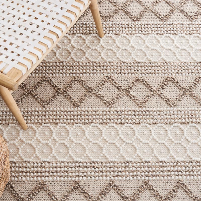 SAFAVIEH Handmade Natura Ifat Wool Braided Tassel Rug
