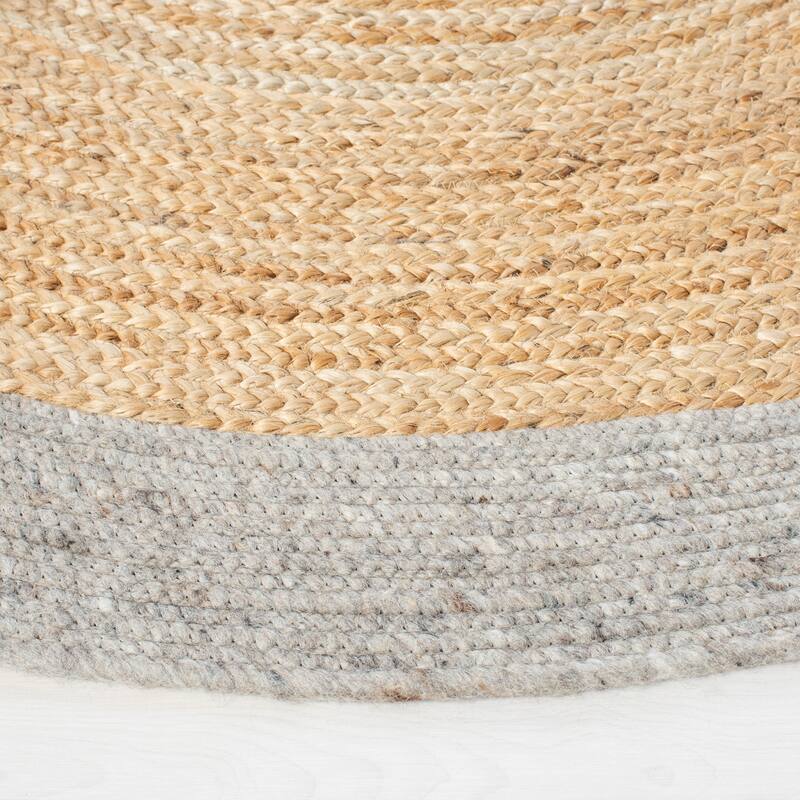 SAFAVIEH Handmade Braided Hvonn Jute Rug