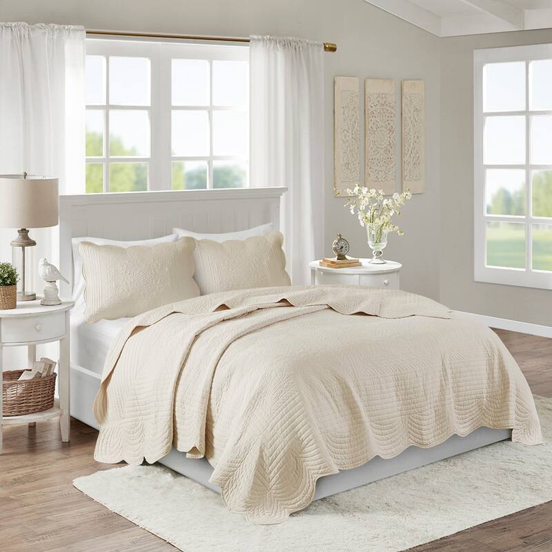 3 Piece Reversible Scalloped Edge Quilt Set Cream King/Cal King - Cream