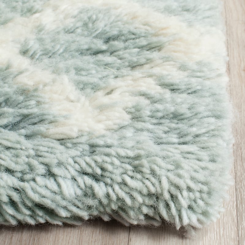 SAFAVIEH Handmade Casablanca Shag Dalma Tribal Wool Rug