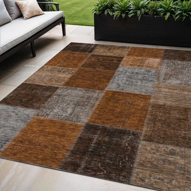 HomeRoots Patchwork Transitional Rectangle Outdoor Rug - 5' X 8'