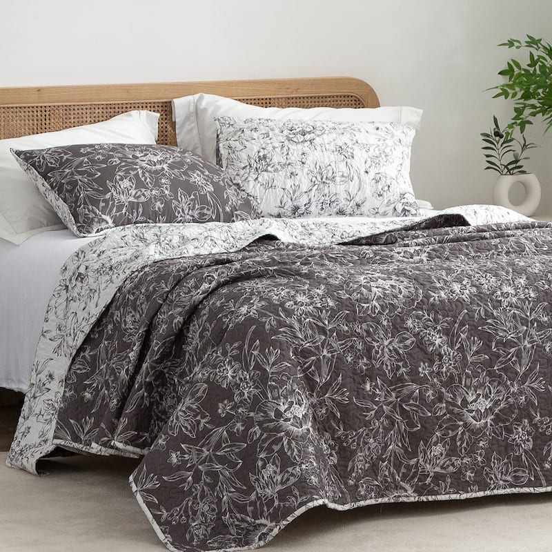 Wonderful Sophia Lightweight Floral Quilt Set