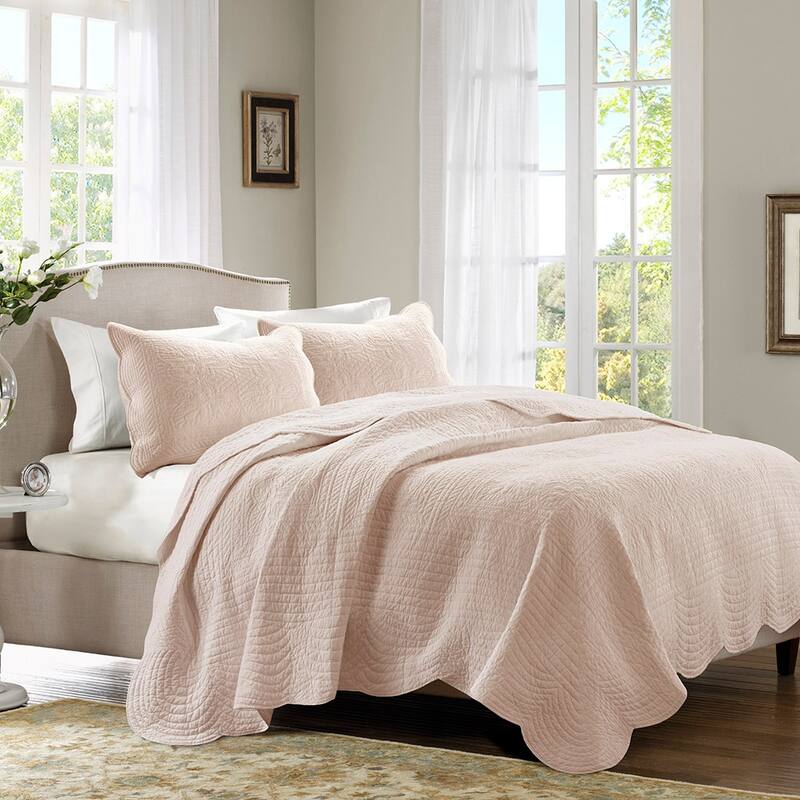3 Piece Reversible Scalloped Edge Quilt Set White Full/Queen
