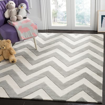 SAFAVIEH Handmade Kids Soltana Wool Rug - Grey/Ivory - 5' x 7'
