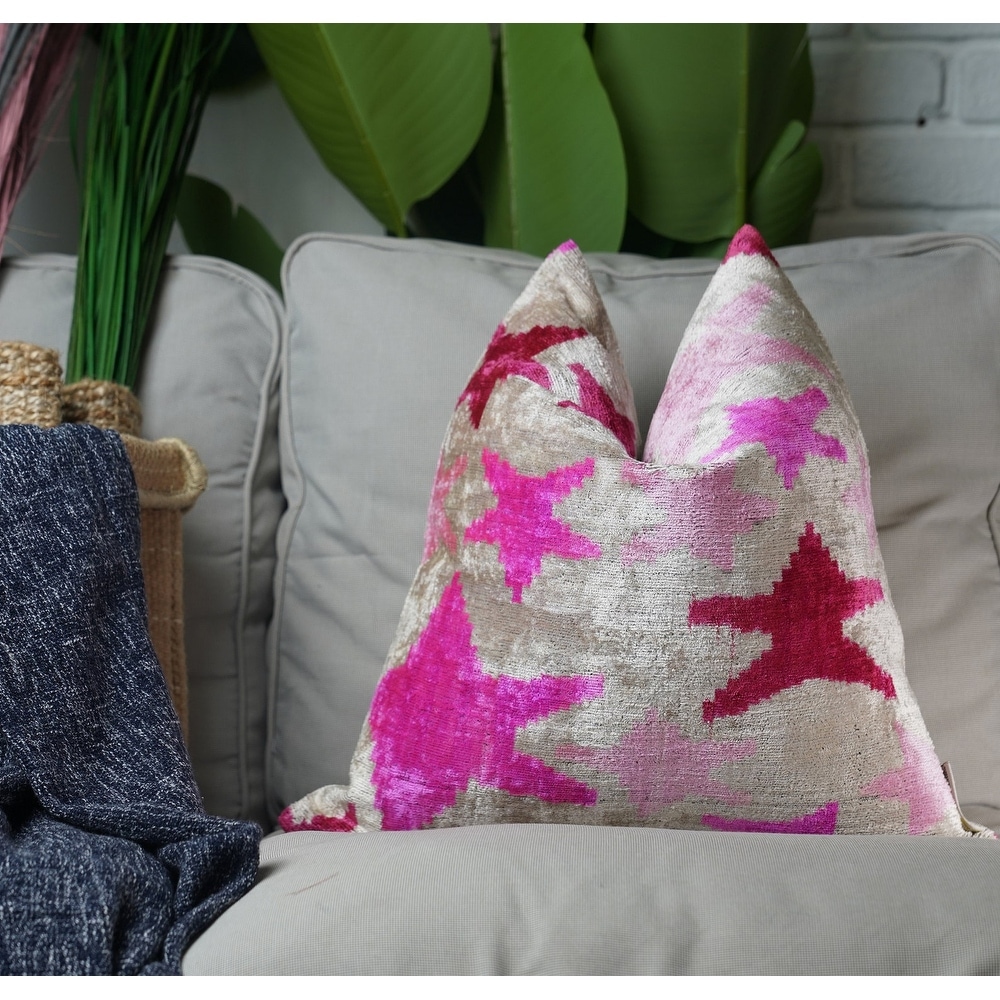 https://ak1.ostkcdn.com/images/products/is/images/direct/05b6a8ec5135dc6686c92a643da003dba6f0e6e5/Throw-Pillow-With-Down-Insert-Handmade-Decorative-Pink-Velvet-18x18-in.jpg