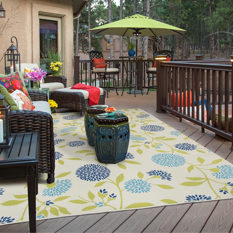 Catalina Chrysanthemum Floral Indoor/ Outdoor Rug