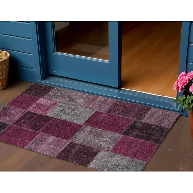 HomeRoots Patchwork Transitional Rectangle Outdoor Rug - 5' X 8'