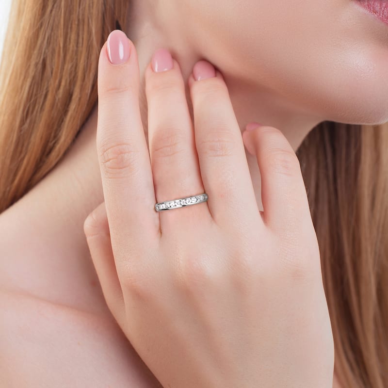 1/4ct TDW Diamond Wedding Band in 10K White Gold for Women