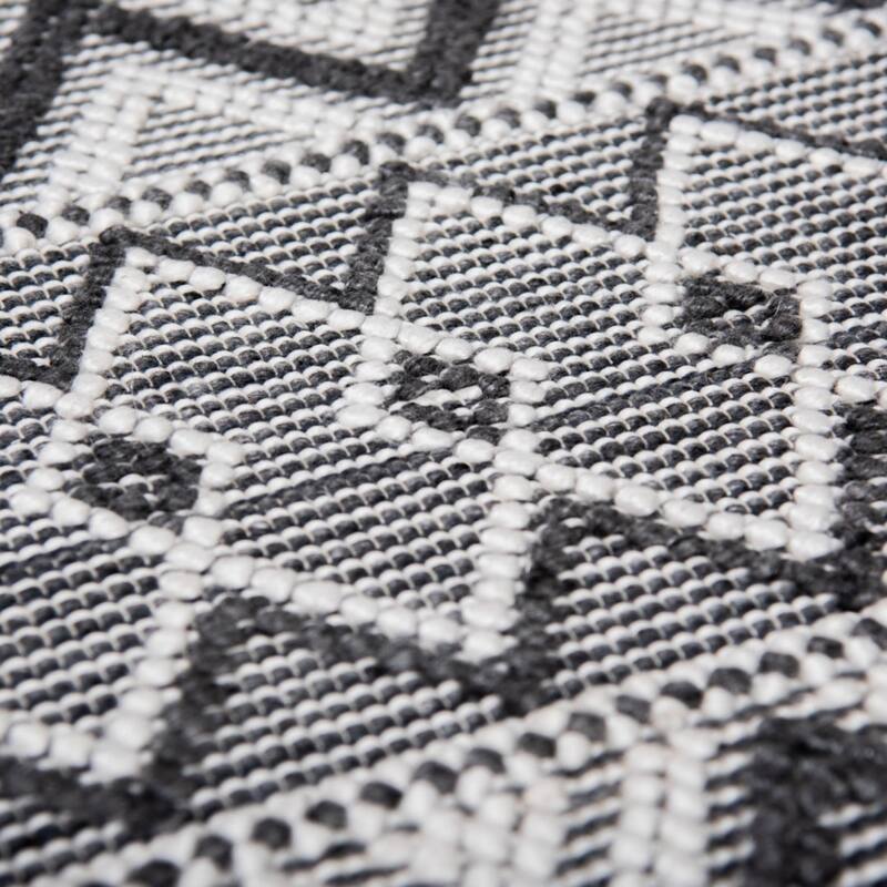 Alora Decor Fierce Hand Woven Gray Geometric Indoor/Outdoor Rug