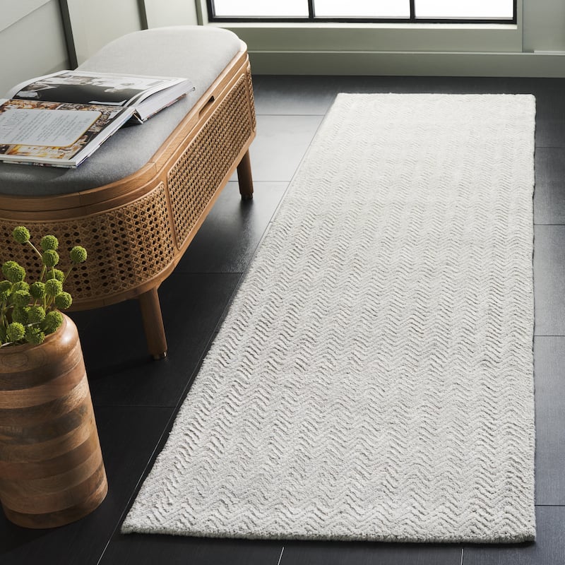 SAFAVIEH Handmade Glamour Ostilia Chevron Viscose Rug