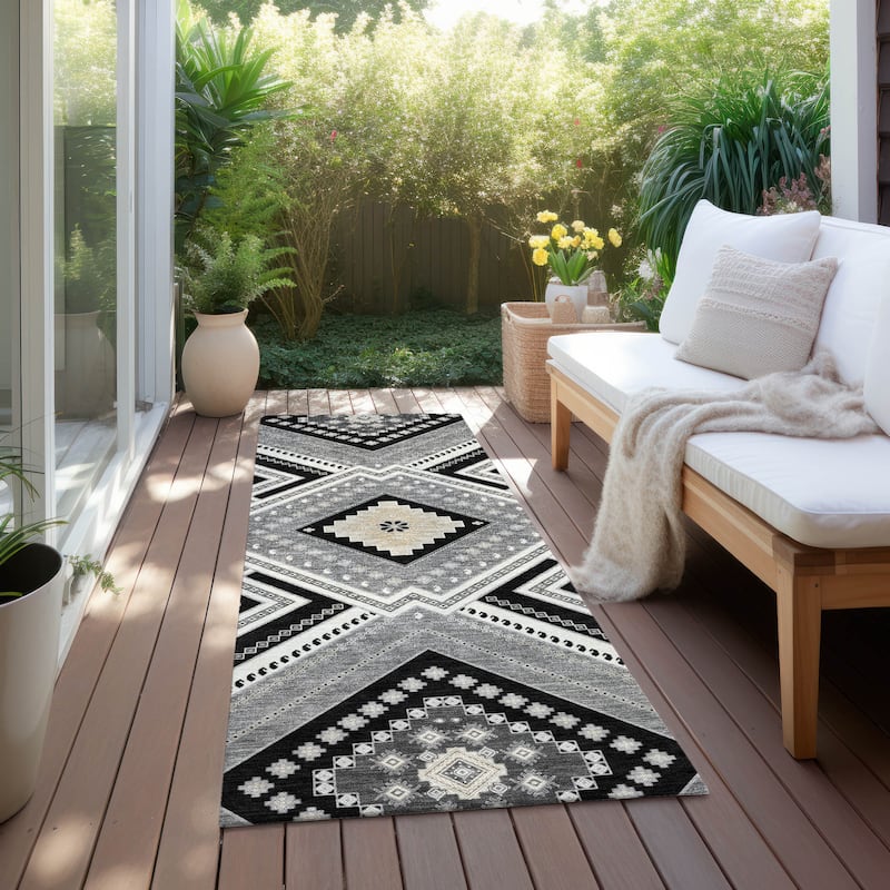 Machine Washable Indoor/ Outdoor Global Boho Chantille Rug - Black - 2'3" x 7'6"
