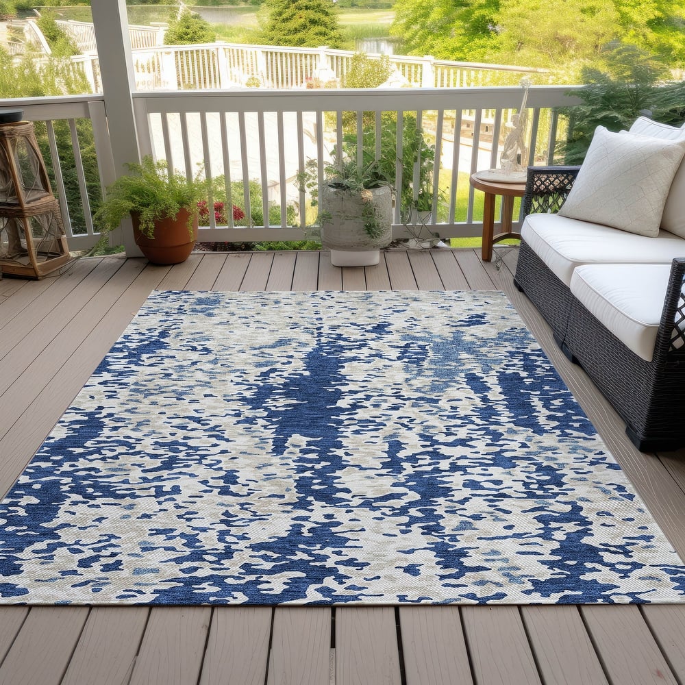 Machine Washable Indoor/ Outdoor Abstract Chantille Rug