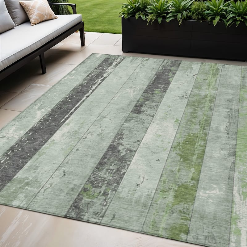 HomeRoots Striped Transitional Rectangle Outdoor Rug - 5' X 8'