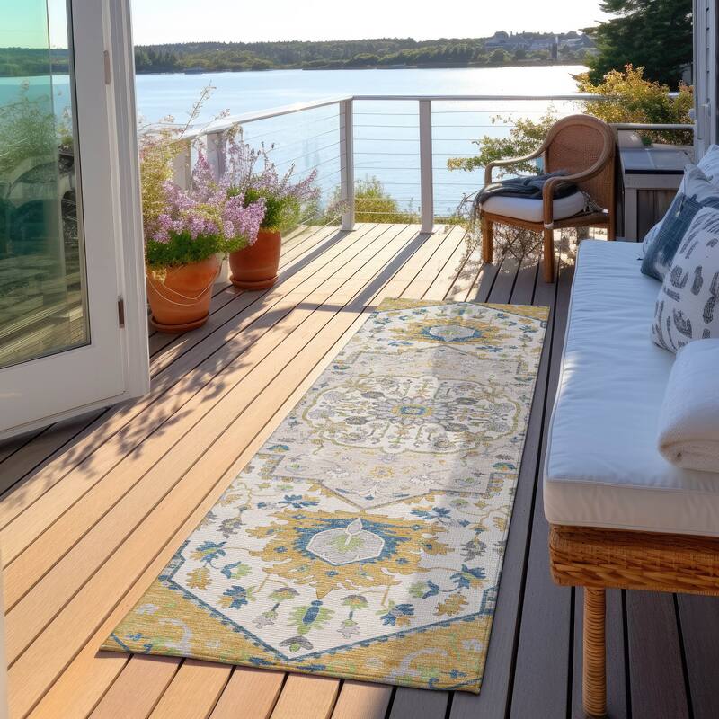 Machine Washable Indoor/ Outdoor Traditional Medallion Chantille Rug