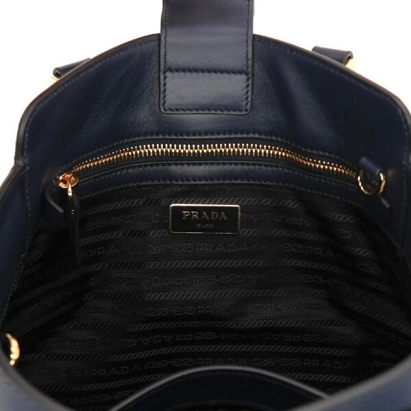 prada saffiano lux medium