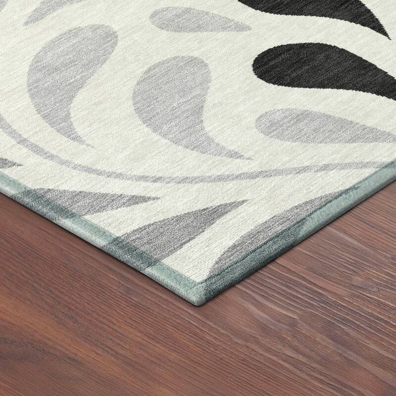 Machine Washable Indoor/ Outdoor Floral Arabesque Chantille Rug