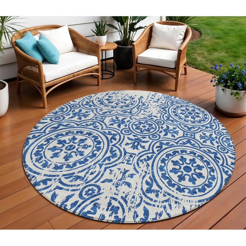 HomeRoots Medallion Transitional Rectangle Outdoor Rug - 8' Round