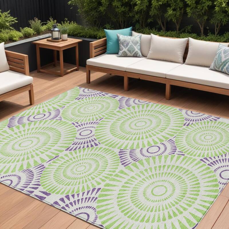 HomeRoots Geometric Transitional Rectangle Outdoor Rug - 8' X 10'