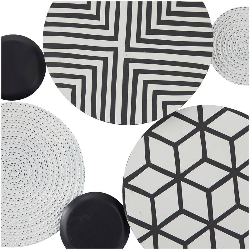 CosmoLiving by Cosmopolitan Metal Plate Wall Decor with Intricate Patterns - Blue or Black