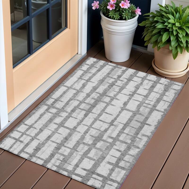 HomeRoots Striped Transitional Rectangle Outdoor Rug - 3' x 5'