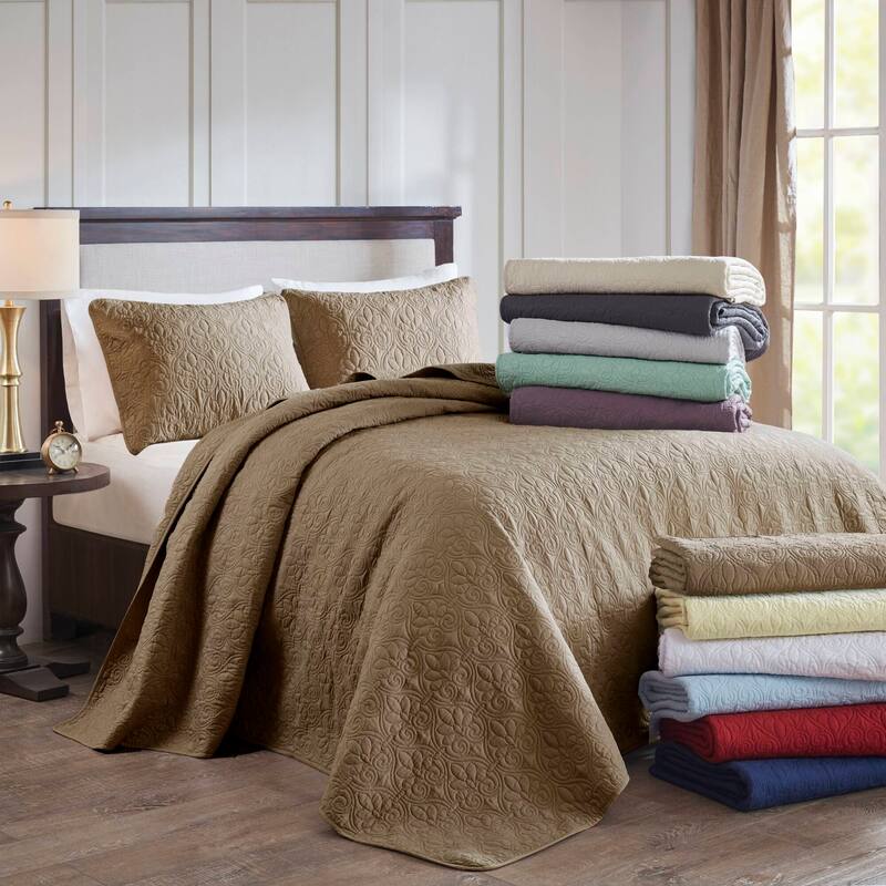 Madison Park Mansfield Reversible Oversized 3-piece Solid Texture Bedspread Quilt Set with Matching Shams