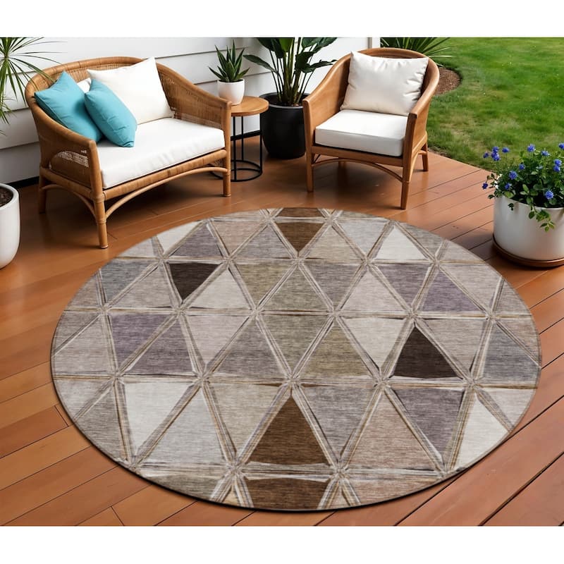 HomeRoots Geometric Transitional Rectangle Outdoor Rug - 8' Round