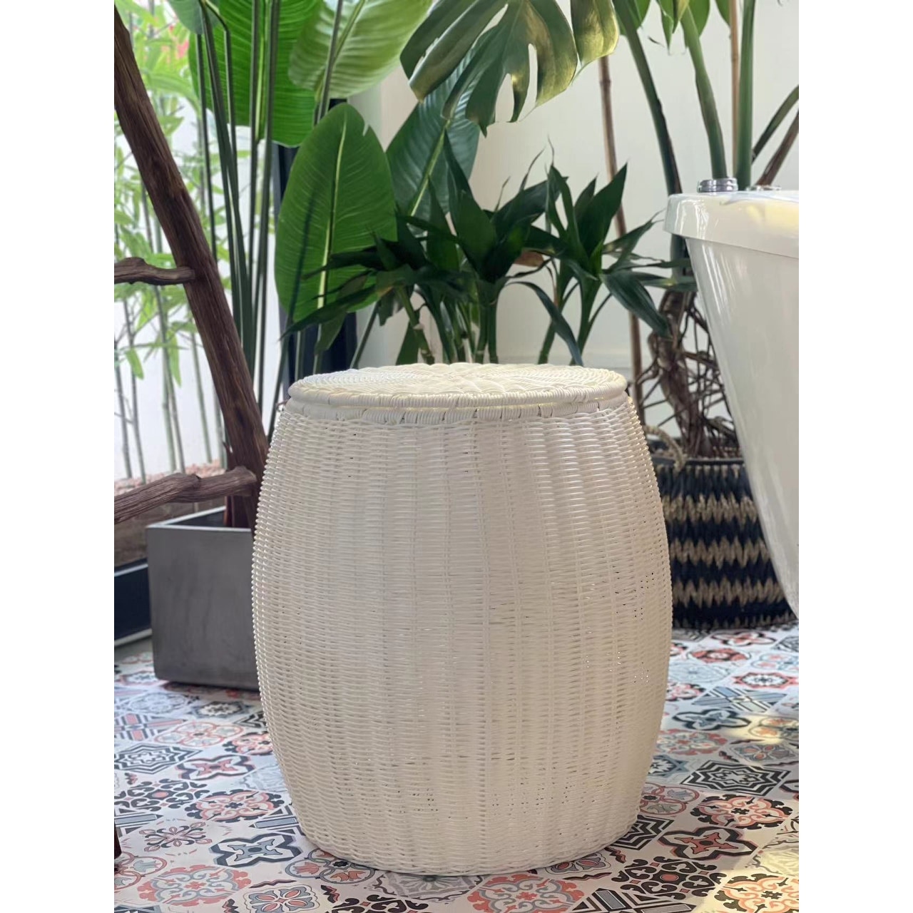 Outdoor \Indoor White Wicker Storage Ottoman With Lid Boho Side Table