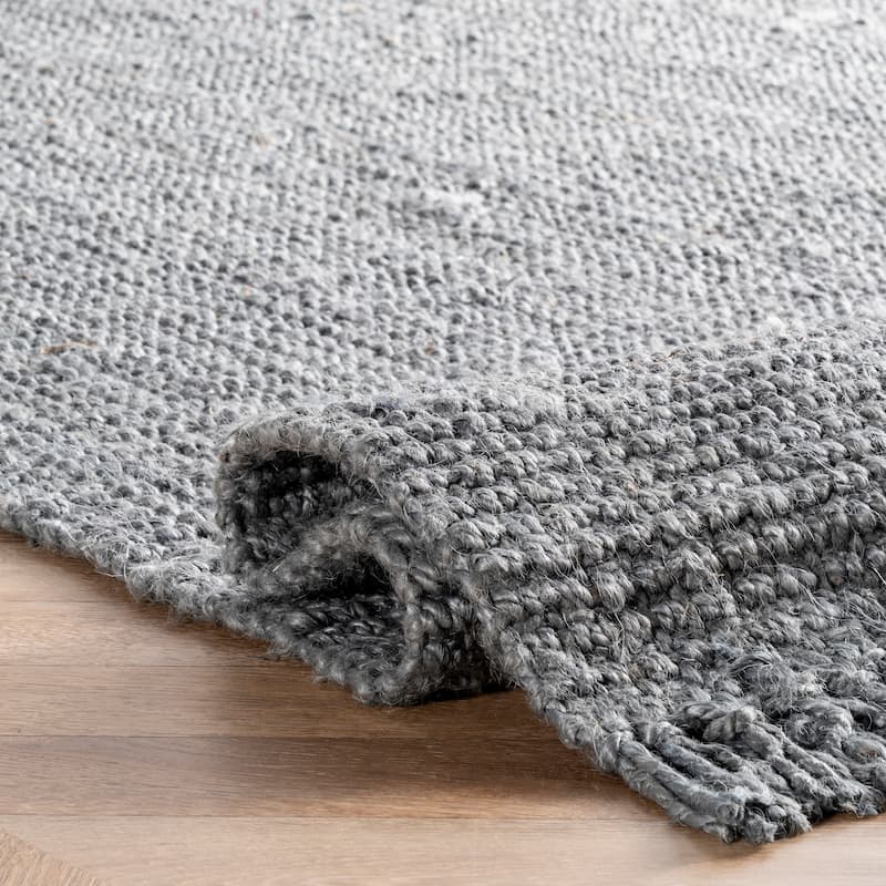 Nuloom Delilah Solid Chunky Jute Tassel Area Rug