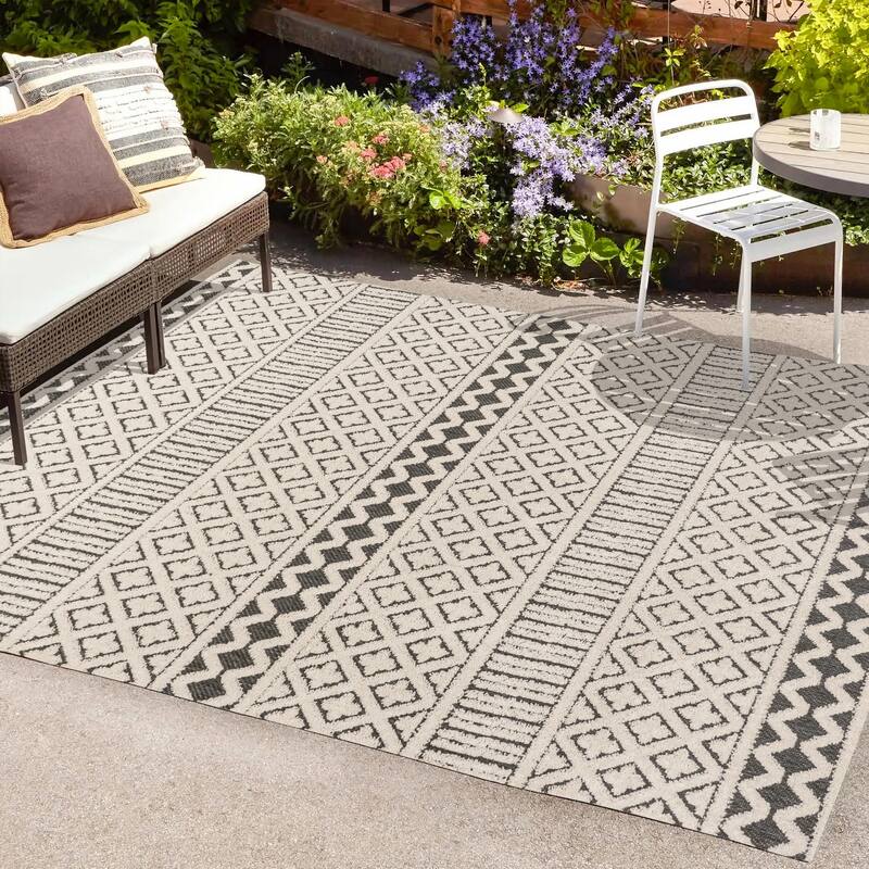 JONATHAN Y Duenas High-Low Two-Tone Monstera Leaf Area Rug