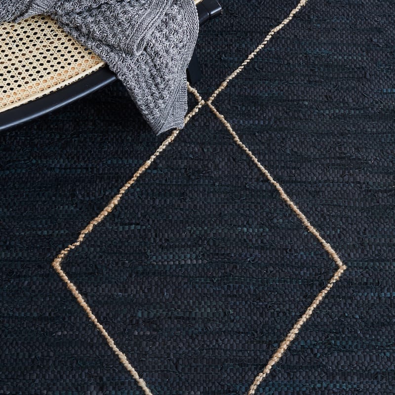 SAFAVIEH Handmade Vintage Leather Gidget Modern Rug
