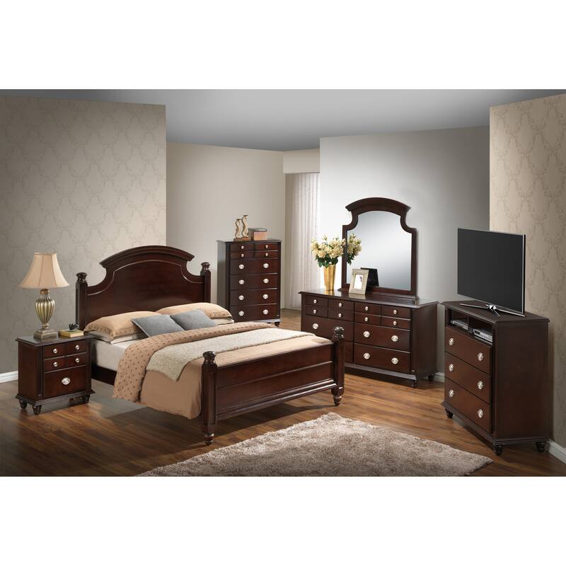 Traditional Queen Bed with Wood Veneer Finish and Carved Posts