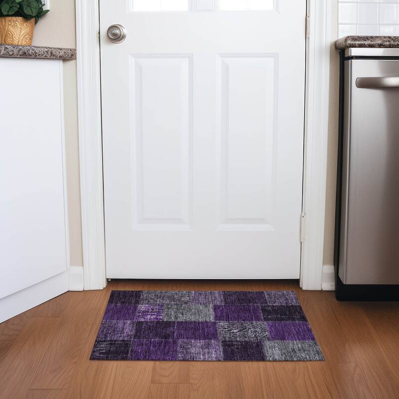 Machine Washable Indoor/ Outdoor Chantille Vintage Oriental Rug - Eggplant - 1'8" x 2'6"