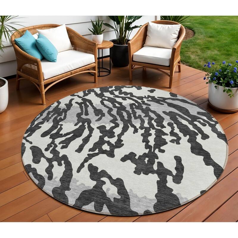 HomeRoots Animal Print Transitional Rectangle Outdoor Rug - 8' Round