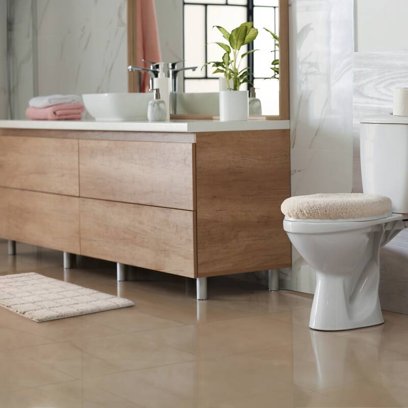TOWN & COUNTRY EVERYDAY Ultra Plush Solid Tufted Toilet Lid Cover, Soft and Absorbent, Non-Slip Cover, Machine Washable