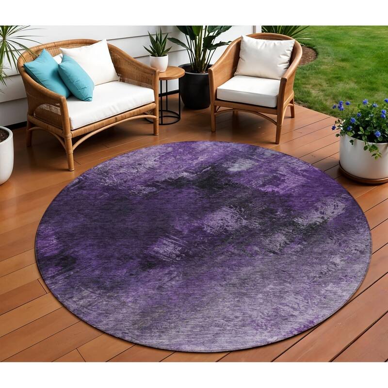 HomeRoots Abstract Transitional Rectangle Outdoor Rug - 8' Round