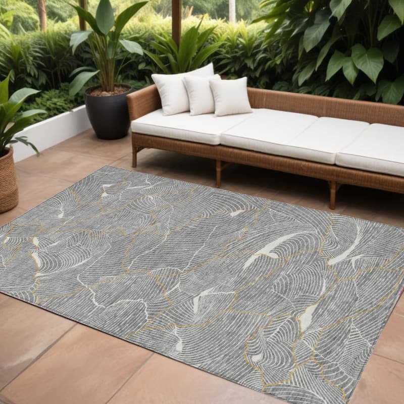HomeRoots Abstract Transitional Rectangle Outdoor Rug - 8' X 10'