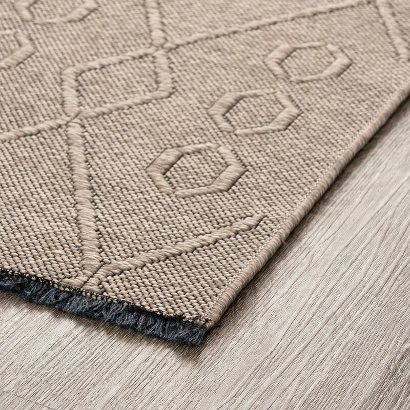 Alameda Solid Color Geometric Machine Washable Indoor Area Rug