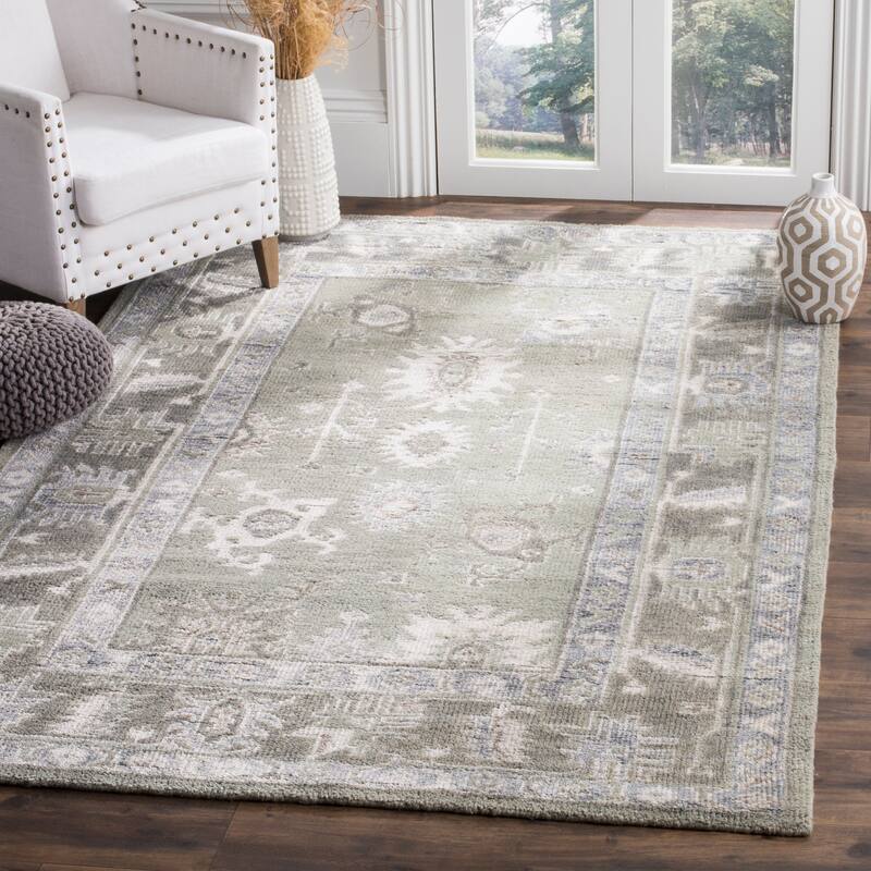SAFAVIEH Hand-knotted Maharaja Tzeni Traditional Oriental Viscose Rug - 4' x 6' - Slate/Silver