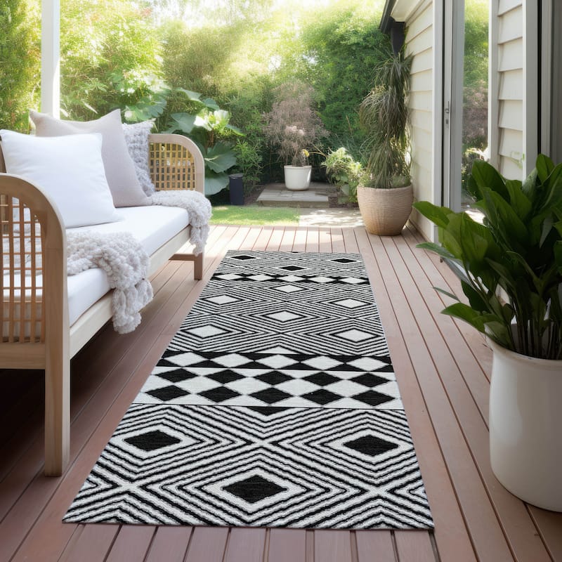 Machine Washable Indoor/ Outdoor Chantille Boho Moroccan Rug - Black - 2'3" x 7'6"