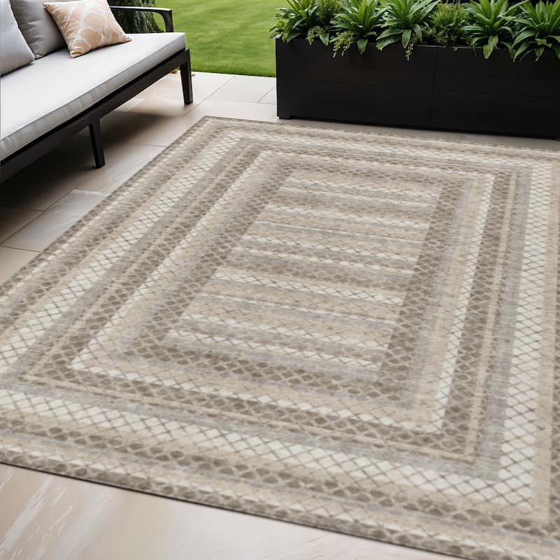 HomeRoots Geometric Transitional Rectangle Outdoor Rug - 5' X 8'