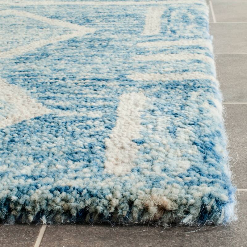 SAFAVIEH Handmade Chatham Vineta Modern Wool Rug
