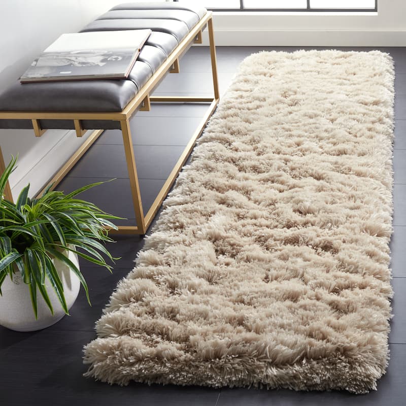 SAFAVIEH Handmade Vukosava Shag Guenevere 3-inch Extra Thick Rug - 2' 3" x 8' - Light Beige - Runner