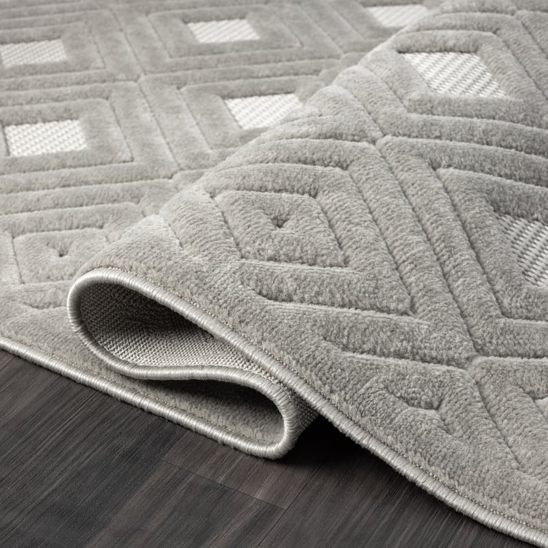 Sevita Modern Diamond Indoor/Outdoor Area Rug