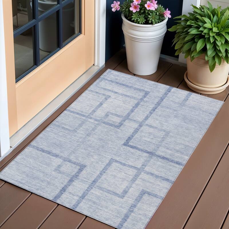 HomeRoots Geometric Transitional Rectangle Outdoor Rug - 3' x 5'