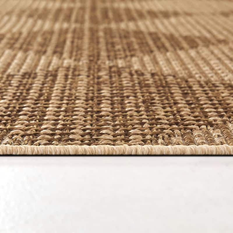 Bisset Checkered Textured Indoor/Outdoor Area Rug